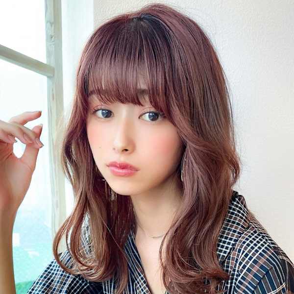 後れ毛が可愛い顔周りハイレイヤーロングチェリーブラウン 