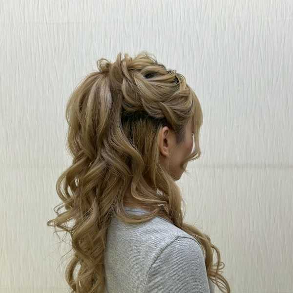 お呼ばれヘア♪ 華やかハーフアップ