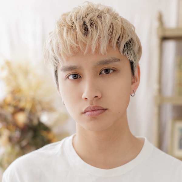 ブリーチデザイン波打ちパーマ金髪マッシュ フェザーショート|COVER HAIR bliss【カバーヘア ブリス】上尾/上尾西口店