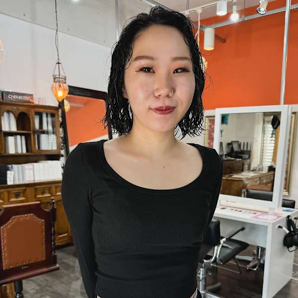 ブリーチハイトーン×髪質改善トリートメント SARRY倉敷店【ブリーチハイトーン カミシツカイゼントリートメント サリー クラシキテン】のスタッフ紹介。SAKI (AOKI)