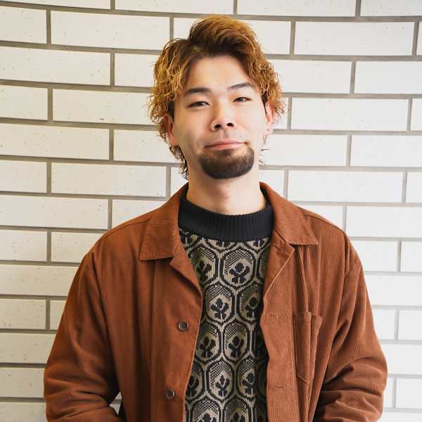メンズパーマ×メンズブリーチ メンズヘアサロン YUIMARL SLOW 倉敷店【メンズパーマメンズブリーチ メンズヘアサロン ユイマァルスロウ クラシキテン】のスタッフ紹介。上田 大樹
