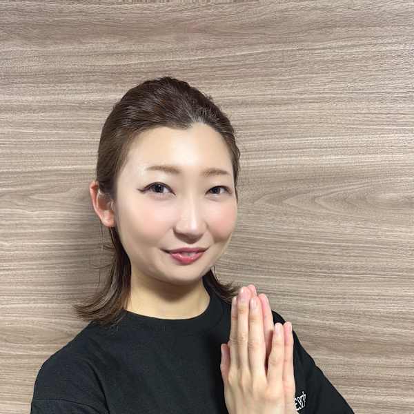 ASIESTA新宿店【アジエスタ シンジュクテン】のスタッフ紹介。イズミ