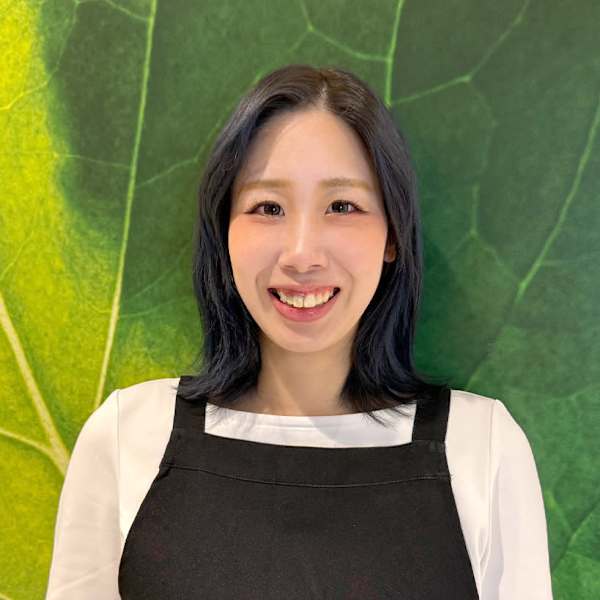 SOCIE AVEDA ペリエ千葉店【ソシエ アヴェダ ペリエチバテン】のスタッフ紹介。三浦 奈津希