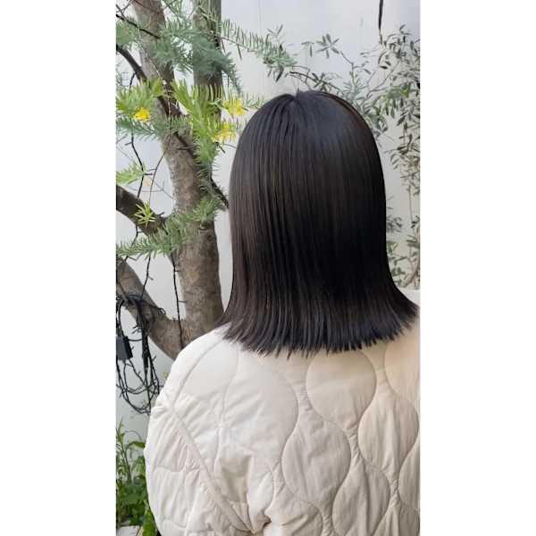【暗髪でも透明感】ダークグレー×切りっぱなしロブ