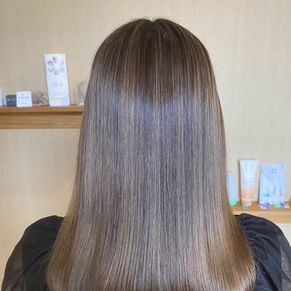 矯正＆ハイライト☆艶も白髪ぼかしも！