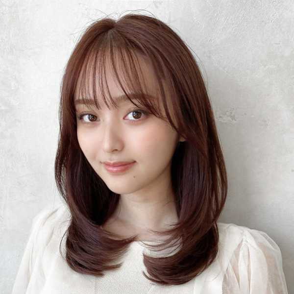 ホワイトグレージュ後れ毛が可愛い顔周りレイヤーミニウルフ