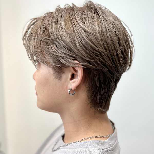 ミルクティーベージュ/センターパート/韓国ヘア/ダウンパーマ