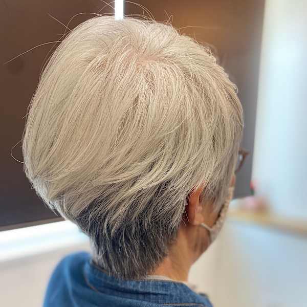 グレーヘアー、ショートスタイル