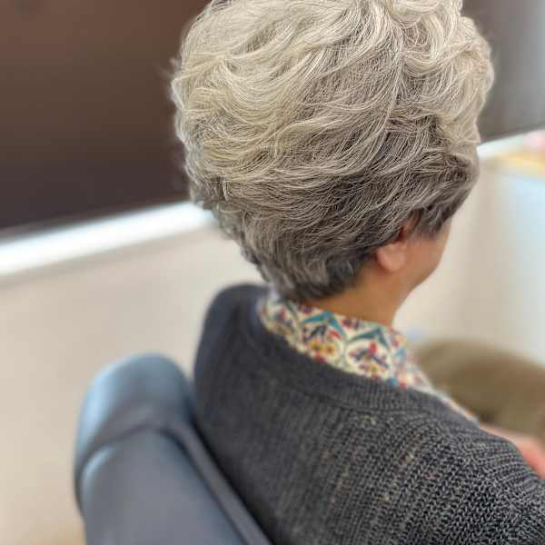 グレーヘアーパーマスタイル