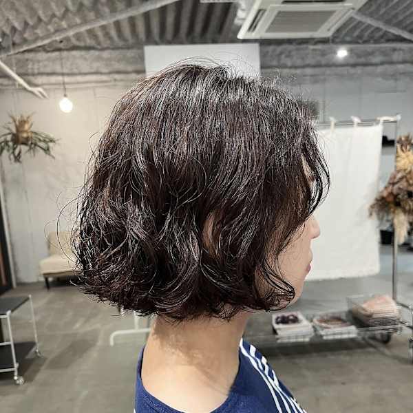 人気のアゴ下ボブパーマ♪ラフウェーブでオシャレ感を演出◎|AOZORA HAIR kaminoura