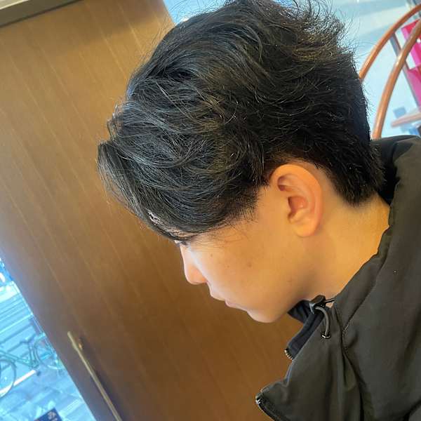 前下がりセンターパート|美容室アンジー 三田本店
