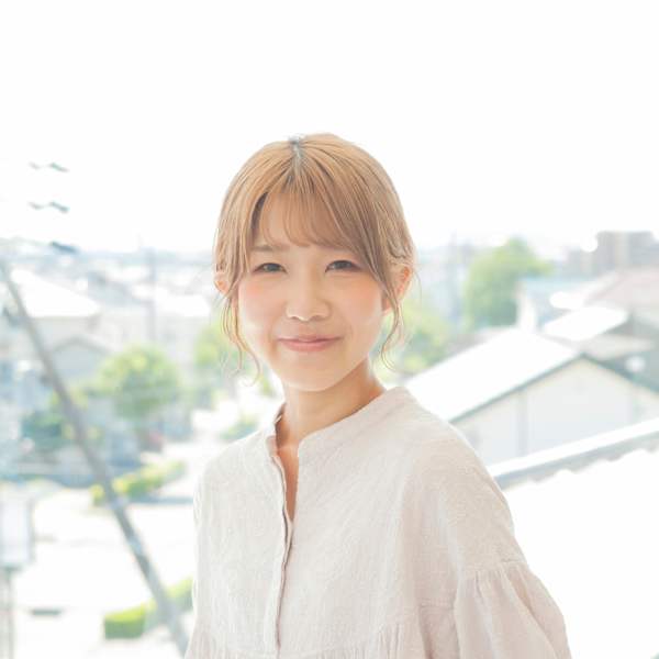 Antwerp hair 知多半田駅前店【アントワープヘアーチタハンダエキマエテン】のスタッフ紹介。竹内 梨沙
