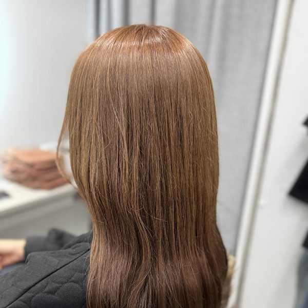 ピンクベージュ