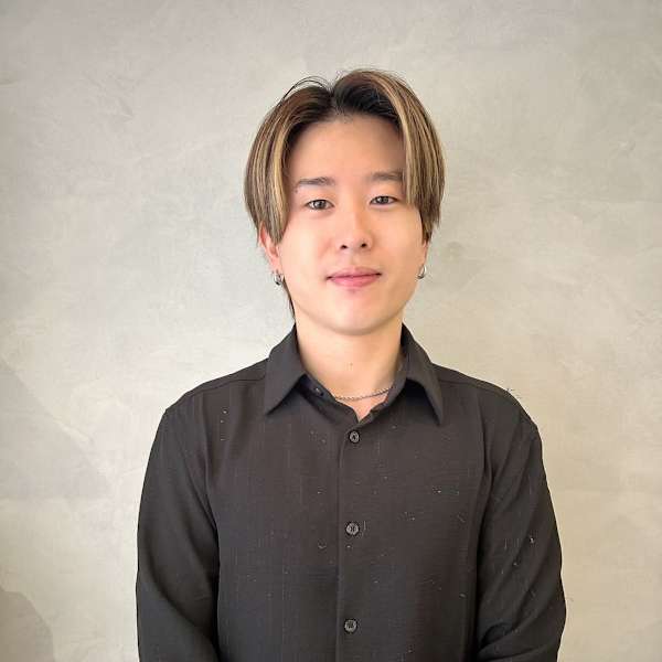 HAIR & MAKE EARTH 大曽根店【ヘアメイクアース オゾネテン】のスタッフ紹介。北條 一真