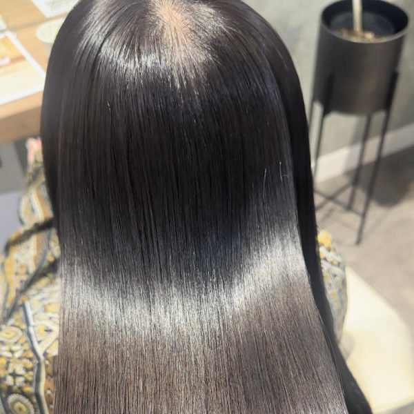 ★柔らかく綺麗に伸ばせる酸性ストレートで髪質改善