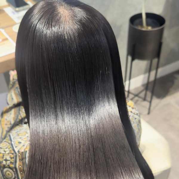 ★酸性ストレートで理想の艶髪に！