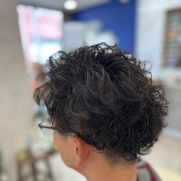メンズ黒髪パーマ／ふんわり質感