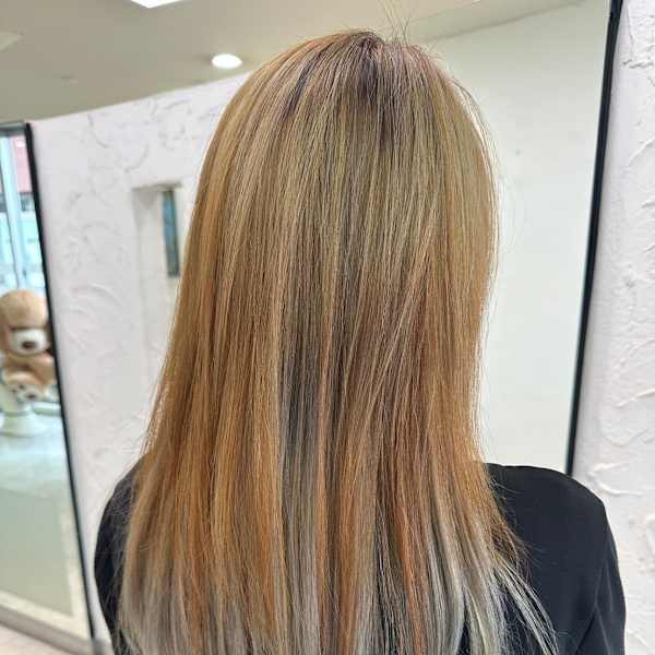 ベージュブロンド×ロングストレート