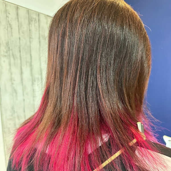 ビビッドピンク×グラデーション／個性派インナー