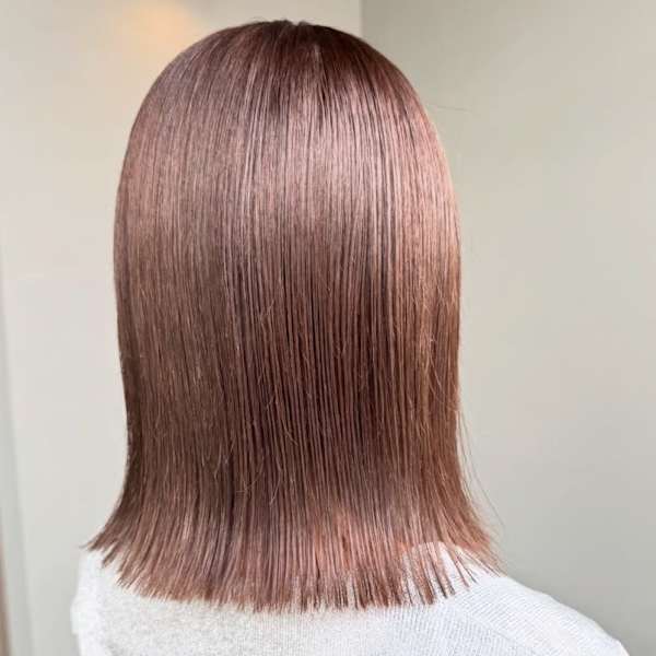 アッシュベージュ グレージュ 外ハネミディ 艶髪カラー|NAKAO COIFFURE