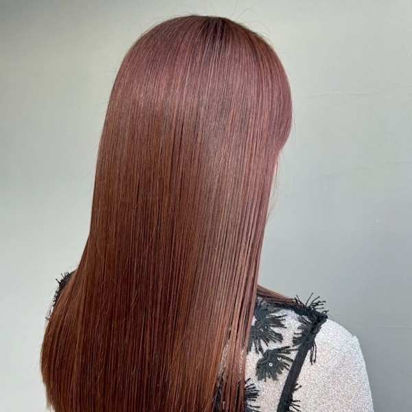 ピンクベージュ ツヤ髪ロング ダメージレス ストレート|NAKAO COIFFURE