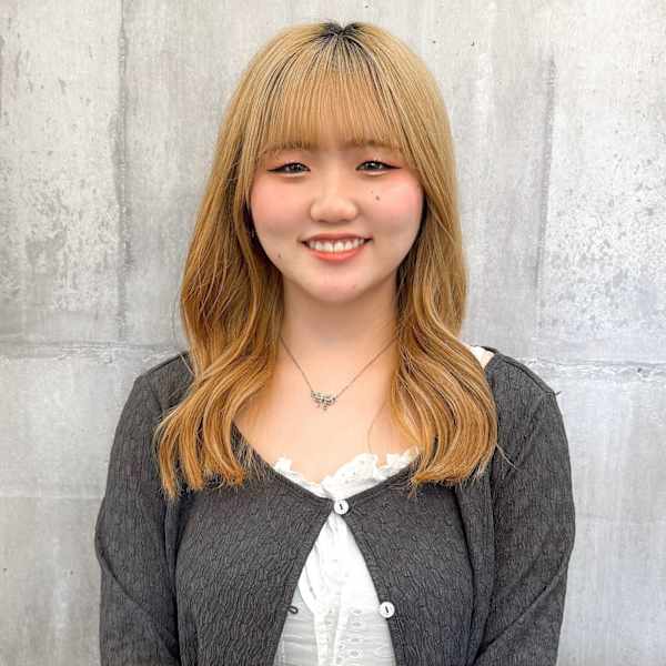 amule hair【アムレヘアー】のスタッフ紹介。MOMOKA