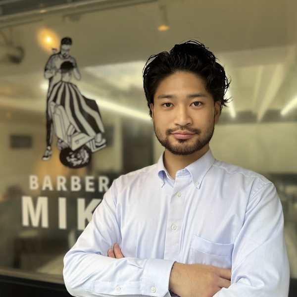 BARBER MIKI 塚本【バーバー ミキ ツカモト】のスタッフ紹介。BARBERMORLY