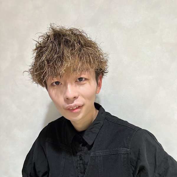 EARTH coiffure beaut? 上越店【アース コアフュールボーテ ジョウエツテン】のスタッフ紹介。林尚吾