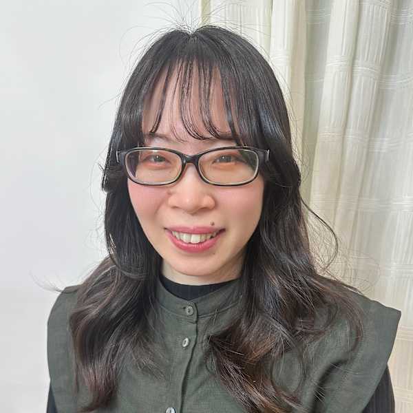 TJ天気予報 7コ 各務原店【ティジェイテンキヨホウナナコカカミガハラテン】のスタッフ紹介。安達 麻友