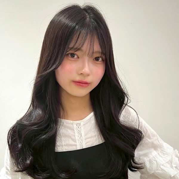 暗髪ラベンダーベージュ ロングレイヤー 韓国風巻き 20代|Ai WilL