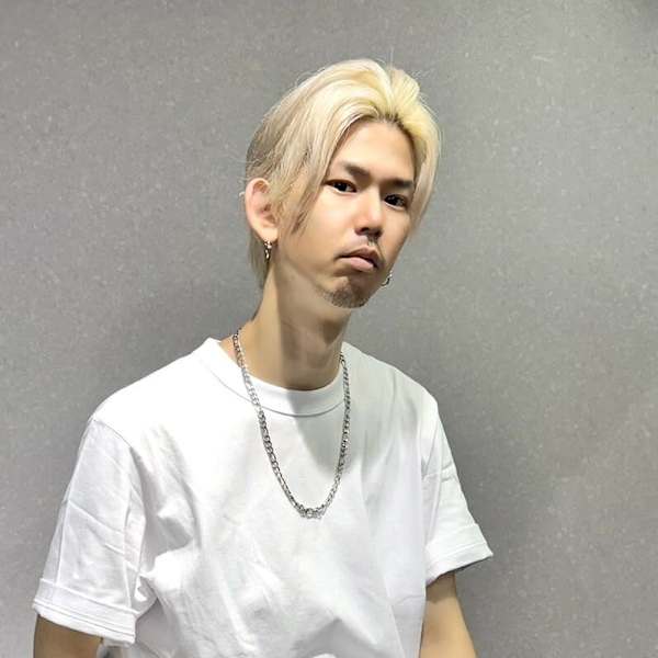 est-r.Fukuoka【福岡博多店】【エストアールフクオカ フクオカハカタテン】のスタッフ紹介。Takahiro