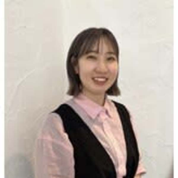 半個室型美容室 Sourire 箱崎店【ハンコシツガタビヨウシツスーリールハコザキテン】のスタッフ紹介。赤松 汐里