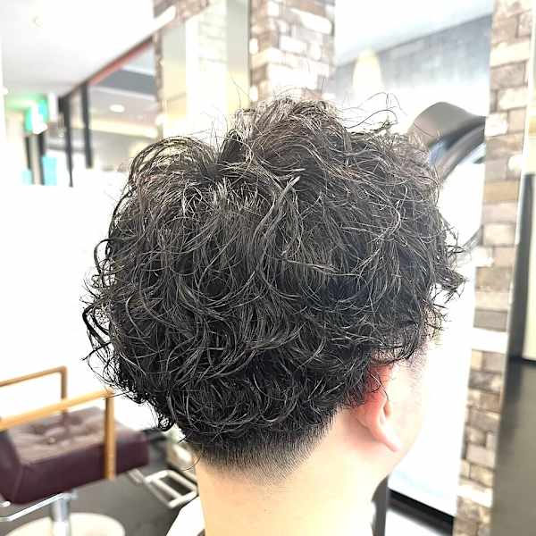 ツイストスパイラルパーマツーブロックマッシュメッシュフェード|HAIR MAKE ROSY 八軒店