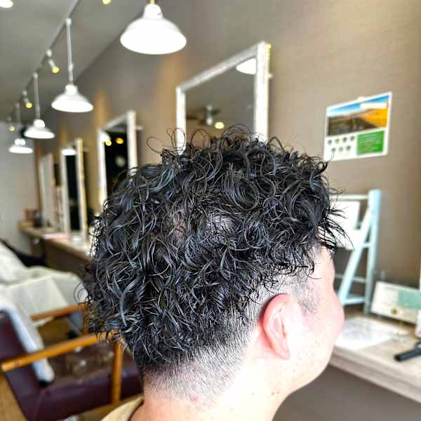 ツイストスパイラルパーマツーブロックマッシュメッシュフェード|HAIR MAKE ROSY 八軒店