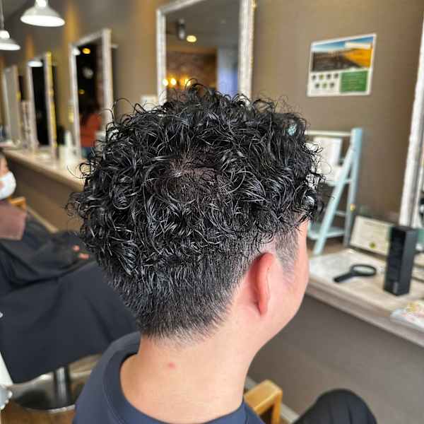 ツイストスパイラルパーマツーブロックマッシュメッシュフェード|HAIR MAKE ROSY 八軒店