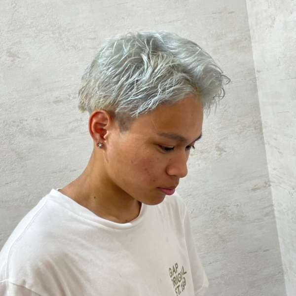 ホワイトカラー/ツーブロック/ブリーチ/カラー