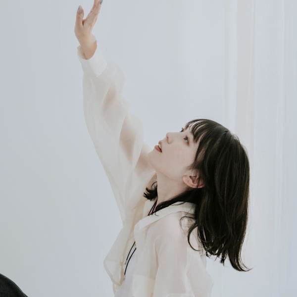 抜け感×ツヤで作る、大人の垢抜けヘア|KENJE sanando