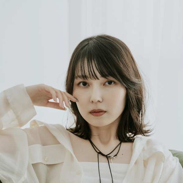 抜け感×ツヤで作る、大人の垢抜けヘア|KENJE sanando