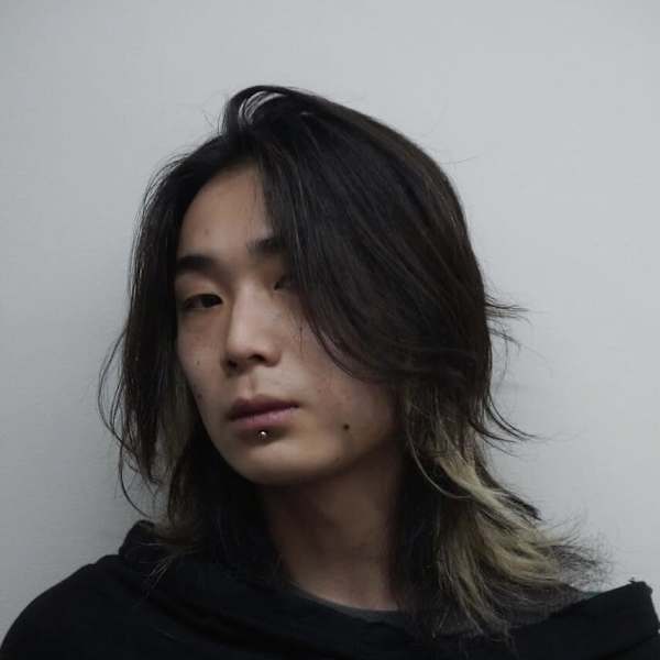 ミディアムウルフ × モノトーンバイカラー