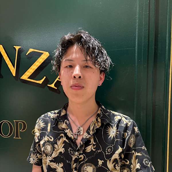 ヒロ銀座BARBER SHOP 名古屋本店【ヒロギンザバーバーショップナゴヤホンテン】のスタッフ紹介。牛山友晴