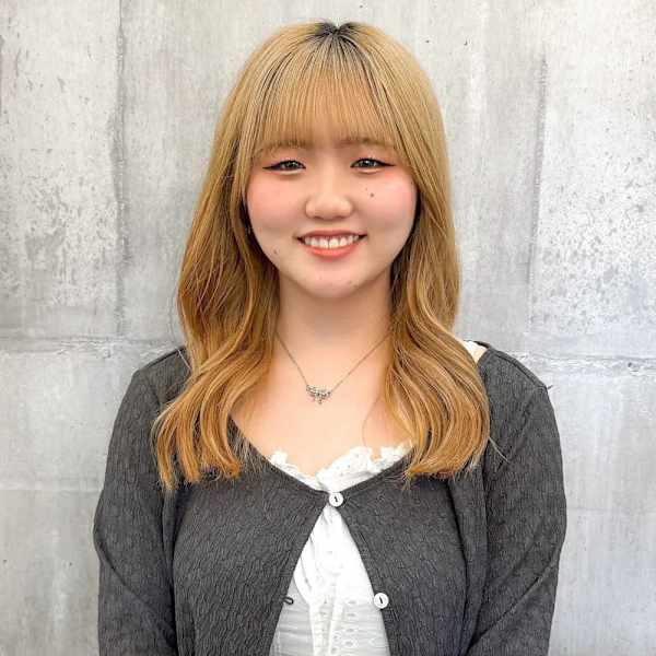 amule hair eta【アムレヘアエタ】のスタッフ紹介。MOMOKA