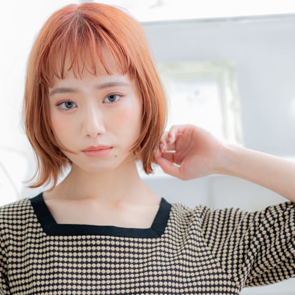 フレンチカジュアルオン眉前下がりボブパーマ フェザーショート