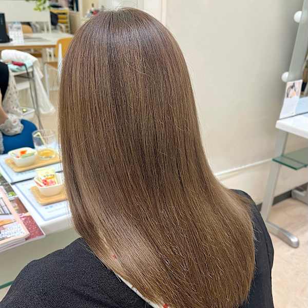 暗めミルクティーベージュ