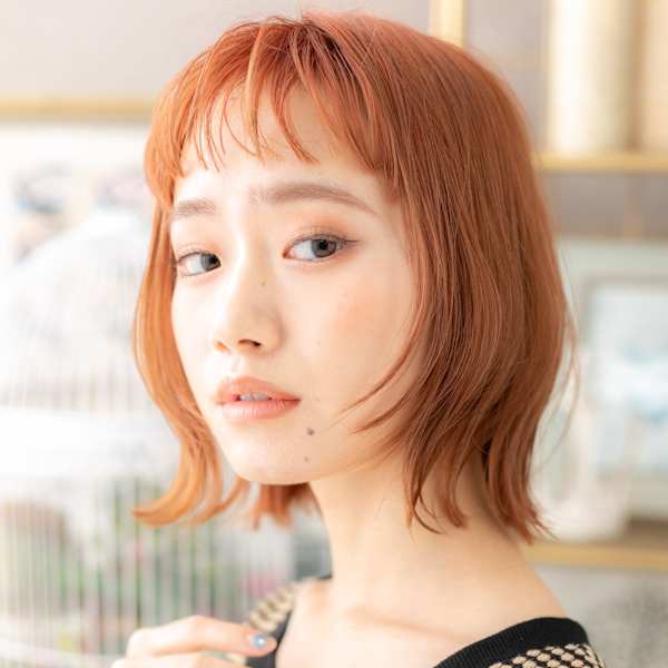 フレンチカジュアルオン眉前下がりボブパーマ フェザーショート