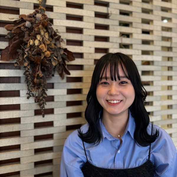 Pap's de coiffeur 宝塚南口店【パプスドコアフュール】のスタッフ紹介。上村 音寧