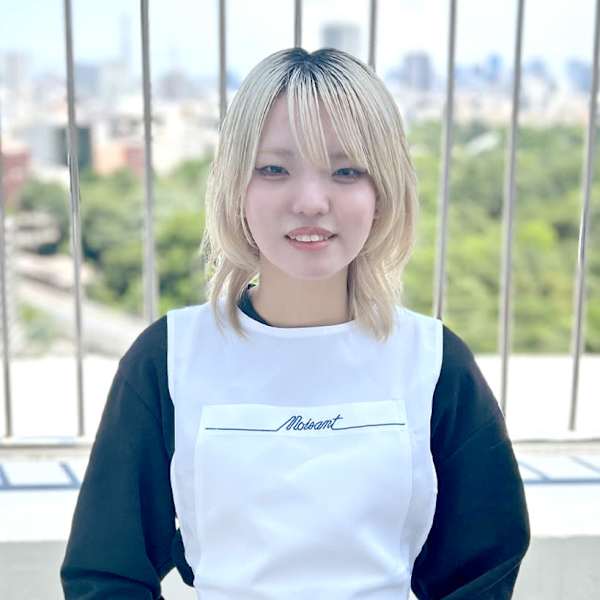 ジャック・モアザン　新宿タカシマヤ店【ジャックモアザン】のスタッフ紹介。森岡 思音