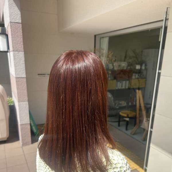 つやっと輝くピンクブラウン