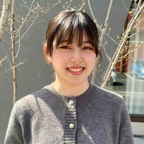 GruS 【グルス】【グルス】のスタッフ紹介。三宅 綾乃