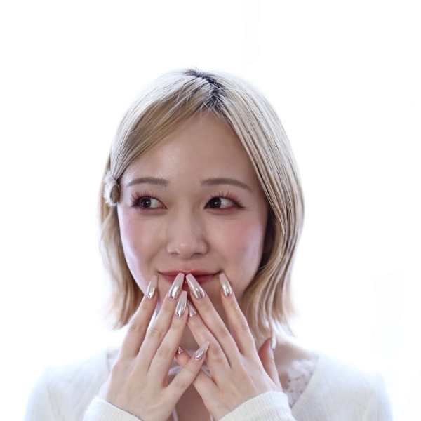 まつげケア特化salon olue【マツゲケアトッカサロン オルエ】のスタッフ紹介。マエダ モモカ