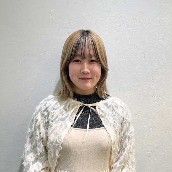 tre. 甲子園口店【トレ コウシエングチテン】のスタッフ紹介。M A R I